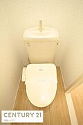 温水洗浄便座完備のトイレです◎