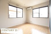 二面採光により明るい6帖洋室です！
