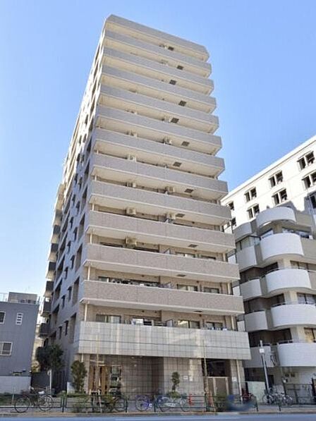 物件選びの際、環境、広さ、間取り、設備仕様、デザイン、外観の様子、気になるポイントは多々ございますが、「資産価値」という視点で見た場合、その基準は1つ、ズバリ「立地」です。