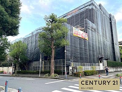 外観：大規模修繕工事中です