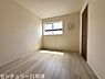 洋室：2026年4月11日撮影♪シンプルですっきりとした室内は飽きのこない居心地の良い雰囲気。自分好みの空間を創り上げてください♪