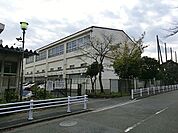 横浜市立富岡中学校まで457m