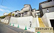 《外観》　■機能性とデザイン性を兼ねそろえた理想の住まい。美しい外観やくつろぎの室内空間にふさわしい素材・形・色彩、上質感に満ちております。