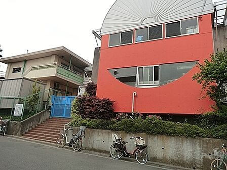寺尾第2幼稚園まで498m、個性を大事にのびのびと、子供の力を信じて。通園バス、延長保育、課外教室あり。