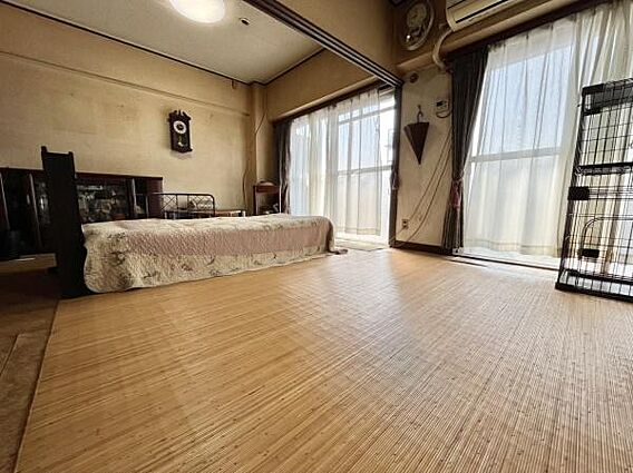 広々としたリビ...