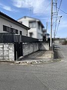 駐車スペースあり。お車の出入りもしやすく、毎日の通勤やお出かけにも便利です。
