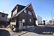 木の温もりあふれるBESS施工住宅！空へ伸びる三角屋根が印象的で、薪ストーブのある1階リビングや広々ロフトなど、毎日の暮らしを豊かに彩る魅力が詰まった住まいです(^^)/