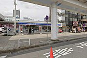 ローソン土浦駅東口店まで140m、24時間営業で日々の生活に便利なコンビニ。