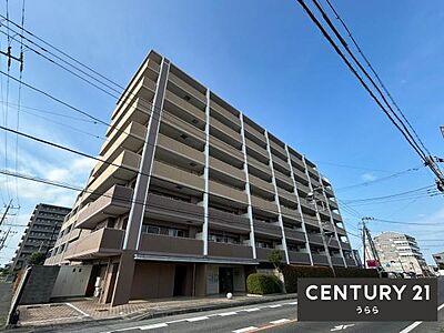 外観：堂々とした佇まいが印象的なマンション。最上階8階部分につき眺望・通風良好。オートロックや宅配ボックス、食洗機、浴室乾燥機など設備も充実。ペットと快適に暮らせ、周辺施設も整った便利な住環境です。