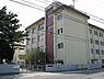 周辺：和歌山市立紀伊小学校まで985m