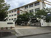 海南市立第三中学校まで621m