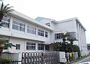 紀の川市立中貴志小学校まで534m