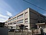 周辺：和歌山市立岡崎小学校まで586m