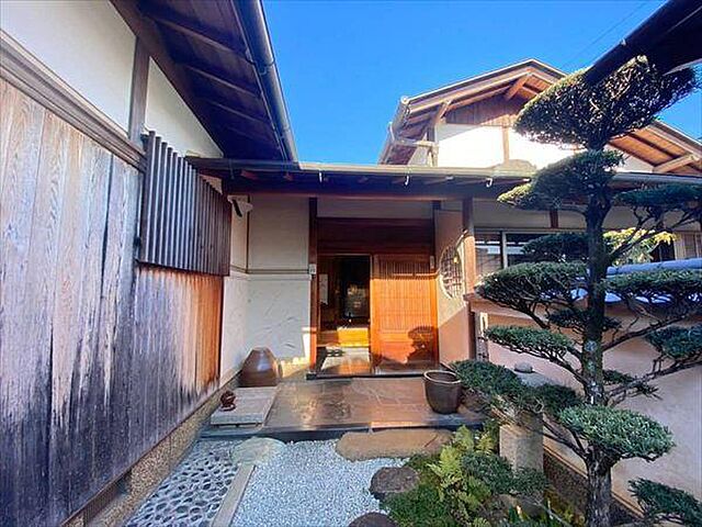 Used single-family home, 24 minutes on foot from Nankai Line Kinokawa Station