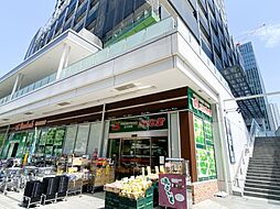 スーパー文化堂横浜高島店　400m　野菜や果物、肉、魚など新鮮な食材を豊富に取り揃えています。おススメ献立の紹介なども好評です。