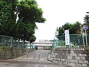横浜市立城郷小学校　900m　徒歩11分。小学校が近いのは子育てファミリーにもおすすめのポイント。 