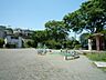 周辺：六ツ川公園　400m　お子様が走り回れる広い広場のある明るい公園。休日には少年野球チームの元気な声も響きます。   