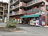 周辺：まいばすけっと下永谷5丁目店　750m　イオン系列の小型スーパー。食品、雑貨等、生活に必要なものをコンパクトに手に入れることができます。 