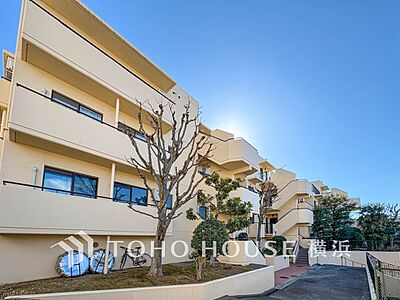 外観:表現された空間は豊かな光と風を纏い、暮らしの時間を豊かにしてくれます。 外観:表現された空間は豊かな光と風を纏い、暮らしの時間を豊かにしてくれます。