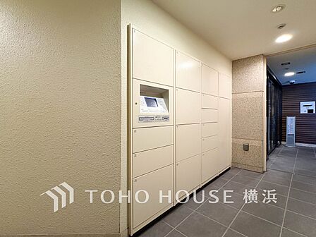 普段留守がちなご家族にも安心な宅配ボックスを完備。再配達を頼む手間を省ける嬉しい設備です。