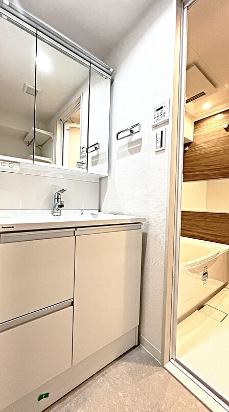 ご家族の1日が始まり、1日の終わりを締めくくる洗面空間。