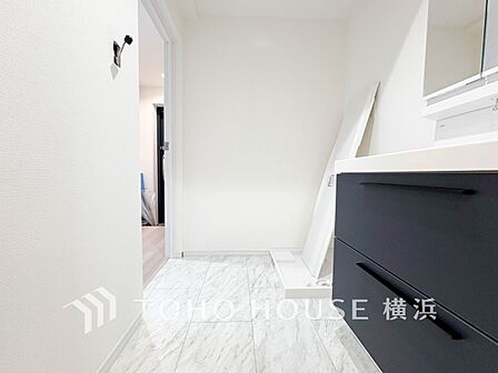 1日の疲れを癒すバス&パウダールームは、心地よいリラックスを叶える清潔感溢れる美しい空間です。