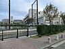 周辺：横浜市立都筑小学校　550m　徒歩7分。小学校が近いのは子育てファミリーにもおすすめのポイント。 