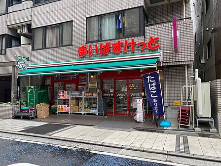 まいばすけっと横浜青木町店 80m 食品、雑貨等、生活に必要なものをコンパクトに手に入れることができるスーパー。
