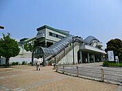 六会日大前駅　2800m　小田急電鉄江ノ島線。横浜駅まで電車で約40分、新宿まで約1時間という立地です。 
