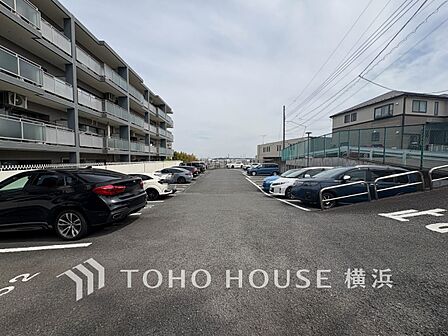敷地内駐車場(空き状況はお問い合わせください)。