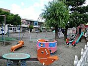 しんよしだ幼稚園　850m　園の近くに畑があり、四季折々の野菜の収穫を通して、楽しく自然に親しむことができます。 