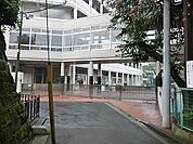 横浜市立幸ケ谷小学校　1200m　徒歩15分。お友達との会話も弾む通学路。お子様のかけがえのない思い出に。 