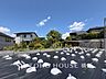 外観：季節の移ろいを身近に感じる、自然豊かで閑静な住宅地で快適な毎日を。（2026年5月撮影）