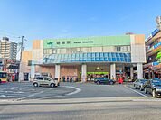 鴨居駅 （JR横浜線）　720m　快速電車が停車する駅です。駅の周りにはお手ごろ価格で美味しい居酒屋が揃っています。 