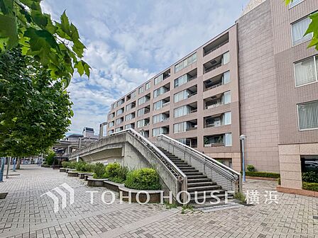 駅やお買物、教育施設が徒歩圏に揃う便利な住環境で永住の地に相応しい立地です。