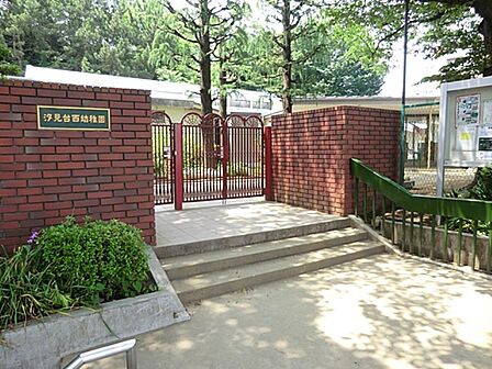 汐見台西幼稚園 900m 汐見台中央幼稚園、汐見台東幼稚園とは兄弟園で互いに関連しあいながら保育をしています。