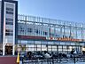 周辺：ヤオコー横浜天神橋店　500m　毎日の食卓を彩る食料品が品揃え豊富に揃います。駐車場94台完備。 