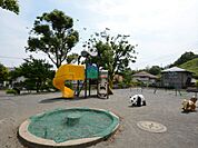 別所第三公園　300m　閑静な住宅街にあるパンダとリスのオブジェが特徴的な公園です。 