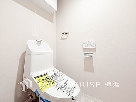 清潔感溢れるトイレ。落ち着いた空間で安らぎのひとときをお過ごしいただけます。
