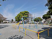 美晴台公園　200m　元気に走り回れる広い広場とお子様が楽しめる遊具のある公園。桜がきれいで地元の方のお花見スポットです。 