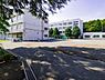周辺：横浜市立岡津小学校　400m　徒歩5分。小学校が近いのは子育てファミリーにもおすすめのポイント。 