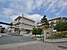 周辺：横浜市立岡津中学校　300m　徒歩4分。部活などで帰りが遅くなっても安心の距離感です。 