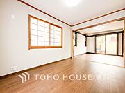 一日の疲れをいやしてくれる寝室。時を忘れて過ごす場所として過ごせるお部屋。