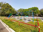 谷津坂第一公園　750m　芝生広場の一角の野原に、チューリップやヒヤシンスなどが色とりどりの花を咲かせる公園。 