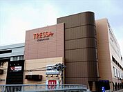 トレッサ横浜　1700m　専門店が集まる首都圏初のオートモール複合施設。ショッピング、グルメ、小さなお子さまも楽しめます。 