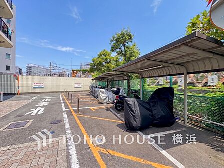 バイク置き場も完備してます。