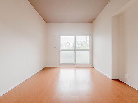 心地よい光と風があふれています。プライベートな自分時間を快適に過ごせるお部屋。