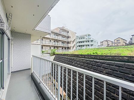 お部屋にも爽やかな風と暖かく柔らかな日差しが差し込み、毎日の暮らしを豊かに彩ります。