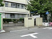 川崎市立渡田中学校　1400m　徒歩18分。子育て世代に優しい落ち着いた住環境。 
