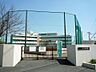 周辺：横浜市立軽井沢中学校　700m　徒歩9分。部活などで帰りが遅くなっても安心の距離です。 